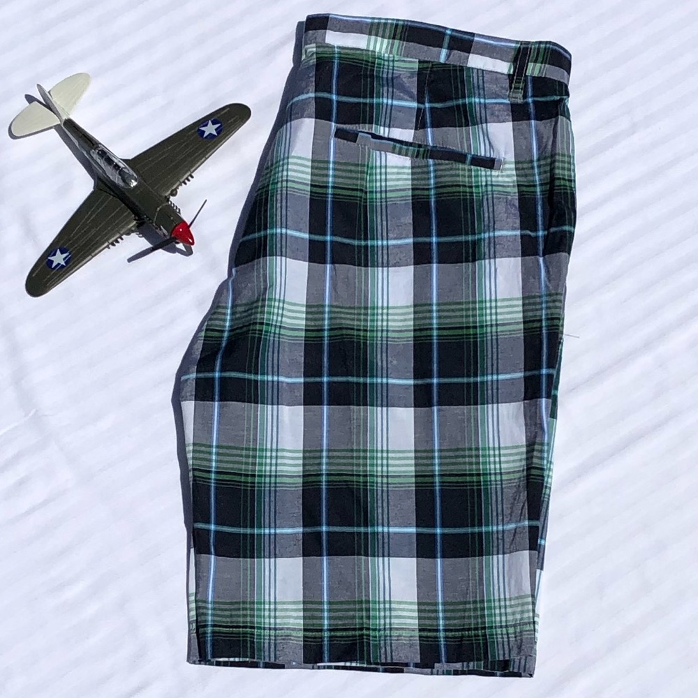Casual Plaid Shorts - Picture 2 of 6